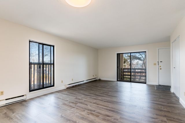 800 Bearses Way APT 3NE, Hyannis, MA 02601