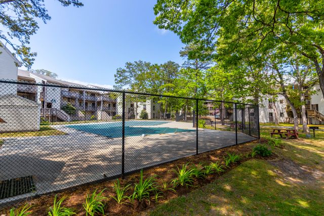 800 Bearses Way APT 3NE, Hyannis, MA 02601