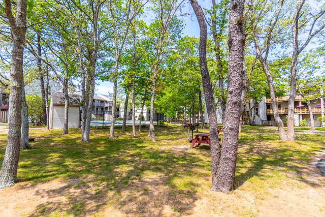 800 Bearses Way APT 3NE, Hyannis, MA 02601