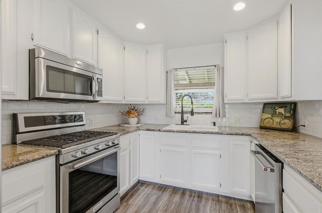 2511 Verna Way, Sacramento, CA 95821