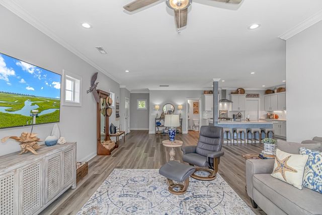 111 Enclave Pl., Pawleys Island, SC 29585