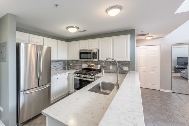 1111 Burlington Avenue 422, Lisle, IL 60532