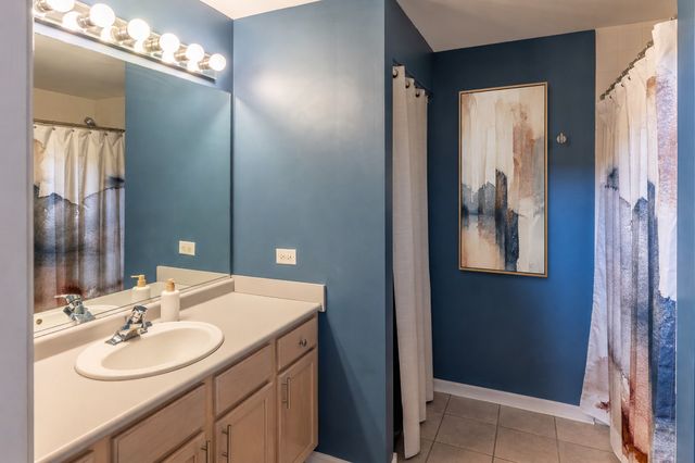 1111 Burlington Avenue 422, Lisle, IL 60532