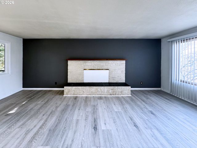 1180 E 37TH Ave, Eugene, OR 97405