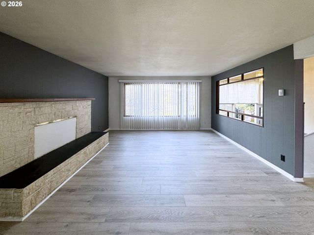 1180 E 37TH Ave, Eugene, OR 97405