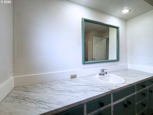 1180 E 37TH Ave, Eugene, OR 97405