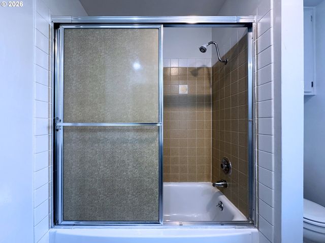 1180 E 37TH Ave, Eugene, OR 97405