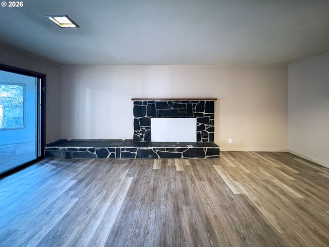 1180 E 37TH Ave, Eugene, OR 97405