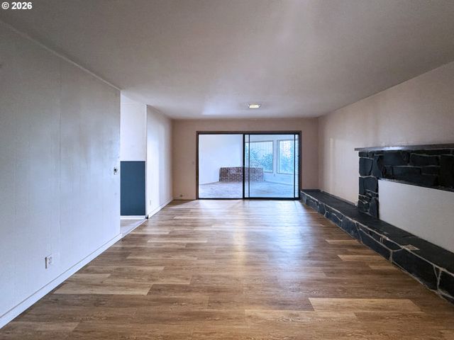 1180 E 37TH Ave, Eugene, OR 97405