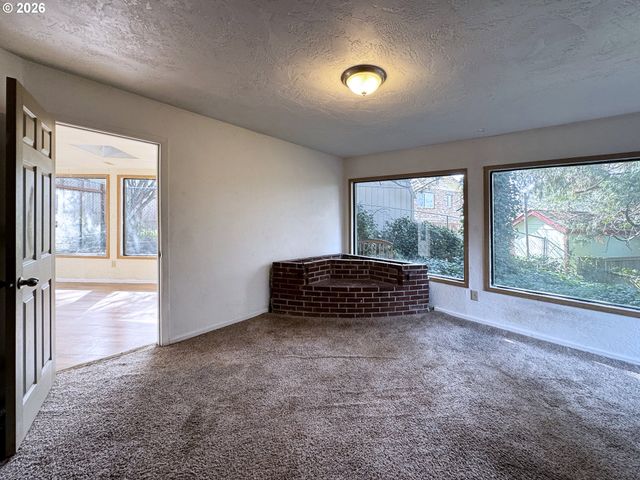 1180 E 37TH Ave, Eugene, OR 97405