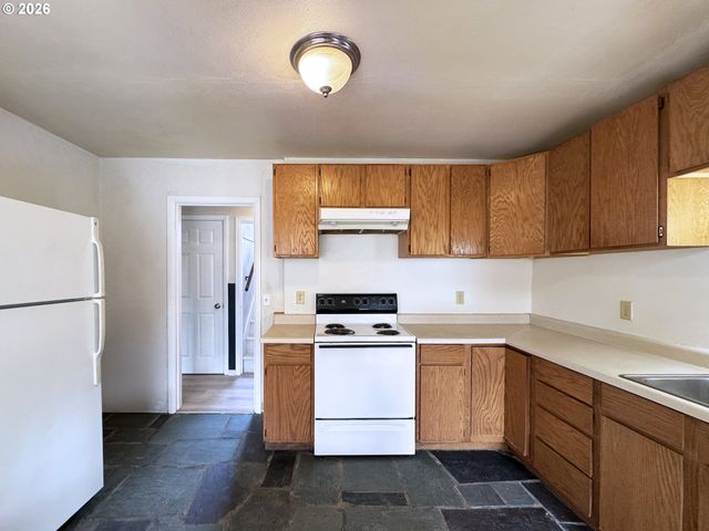 1180 E 37TH Ave, Eugene, OR 97405