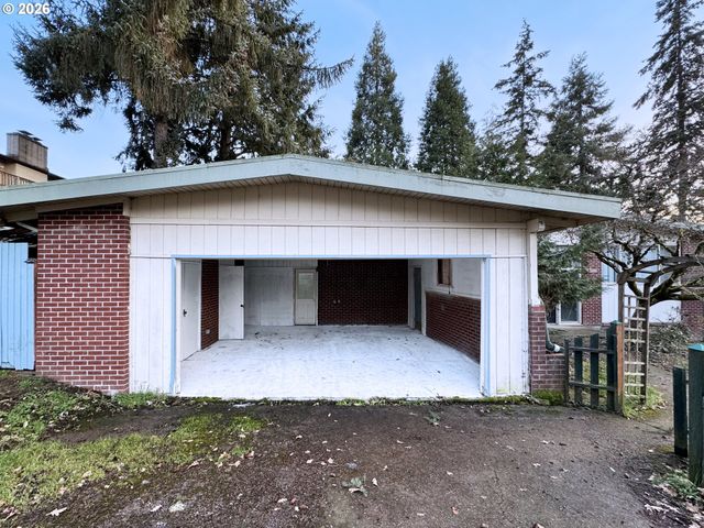 1180 E 37TH Ave, Eugene, OR 97405