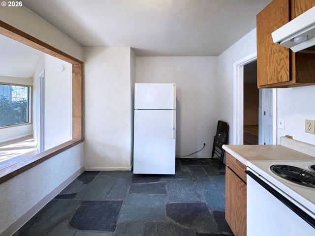 1180 E 37TH Ave, Eugene, OR 97405