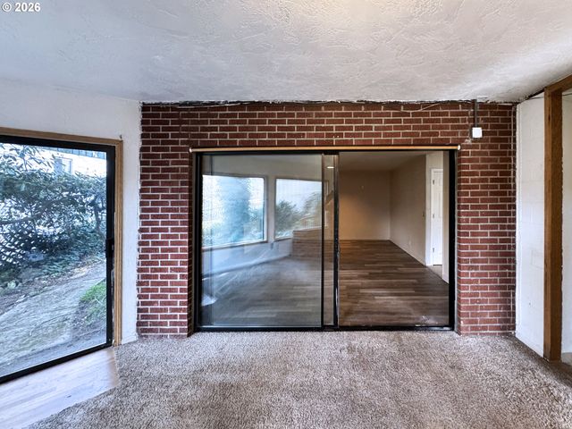 1180 E 37TH Ave, Eugene, OR 97405