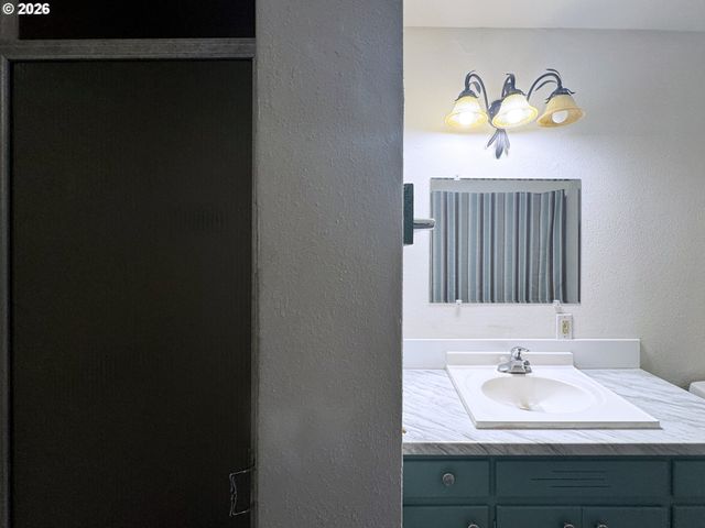 1180 E 37TH Ave, Eugene, OR 97405