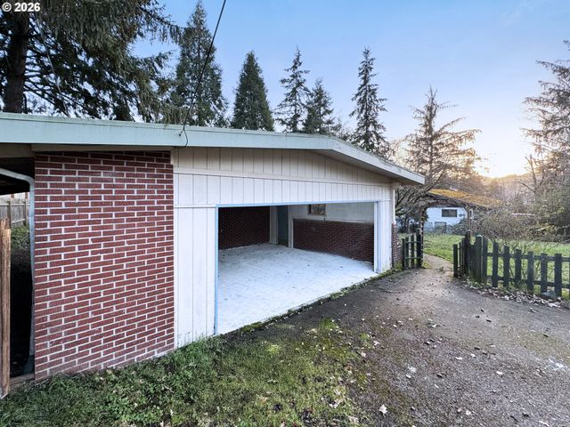 1180 E 37TH Ave, Eugene, OR 97405