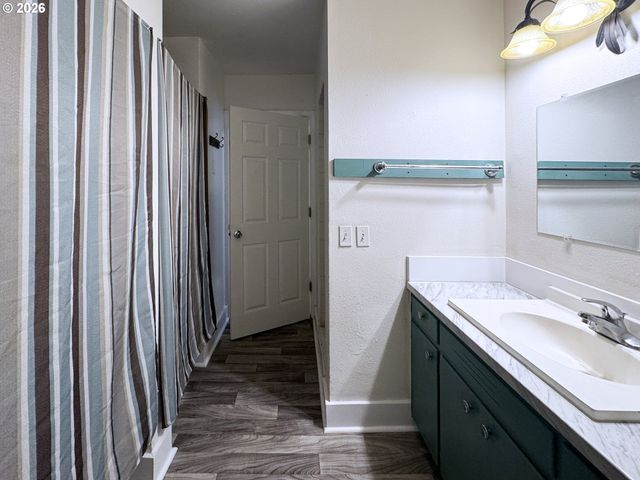 1180 E 37TH Ave, Eugene, OR 97405