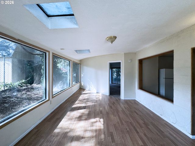 1180 E 37TH Ave, Eugene, OR 97405