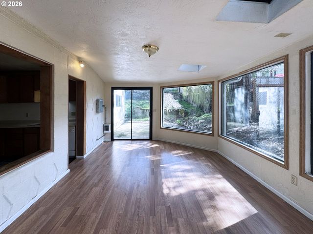 1180 E 37TH Ave, Eugene, OR 97405