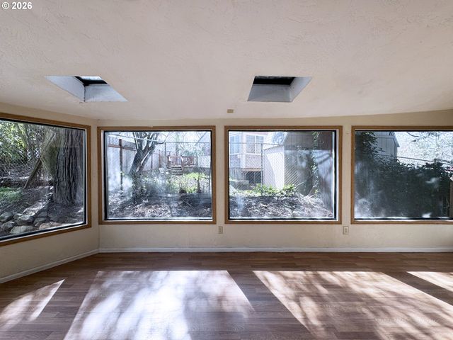 1180 E 37TH Ave, Eugene, OR 97405