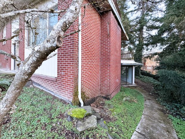 1180 E 37TH Ave, Eugene, OR 97405