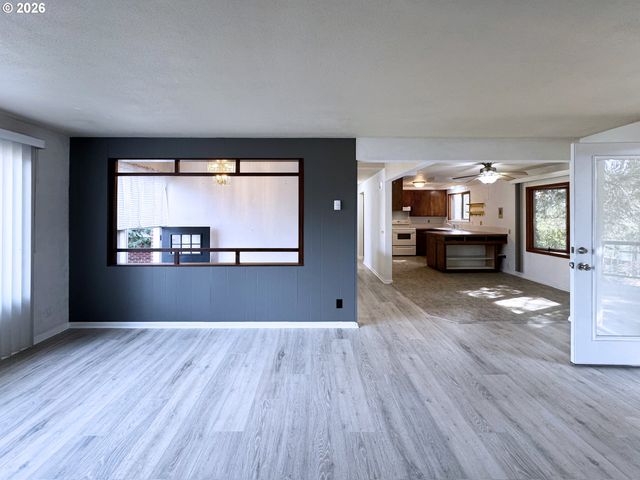 1180 E 37TH Ave, Eugene, OR 97405