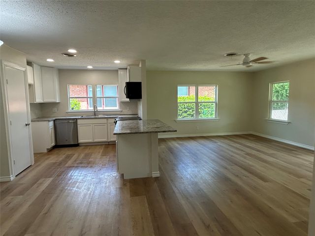 4216 Sun Valley Drive, Dallas, TX 75216