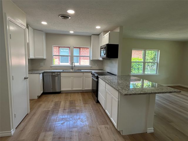 4216 Sun Valley Drive, Dallas, TX 75216