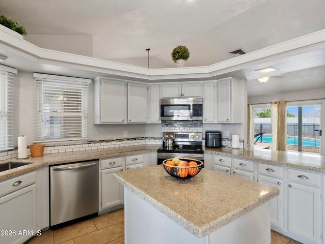 8045 W COLUMBINE Drive, Peoria, AZ 85381