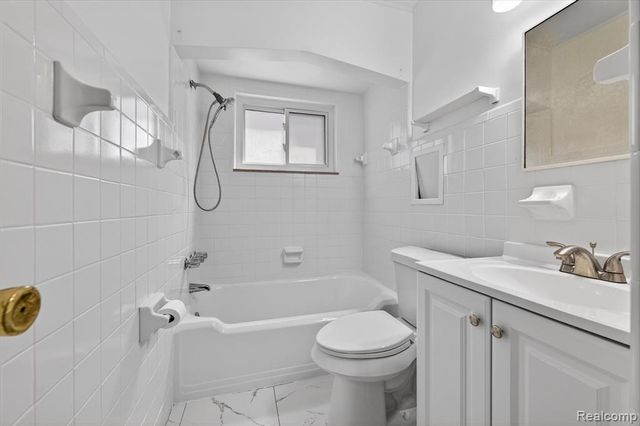 1781 Brys Drive, Grosse Pointe Woods, MI 48236