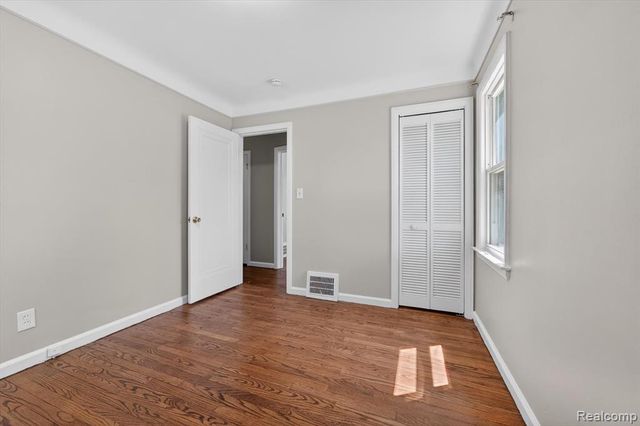 1781 Brys Drive, Grosse Pointe Woods, MI 48236