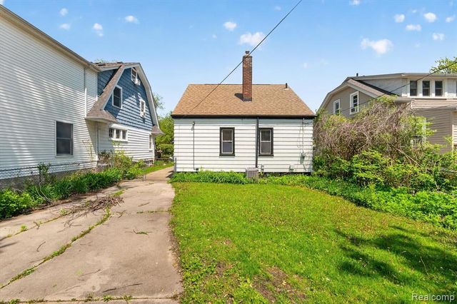 1781 Brys Drive, Grosse Pointe Woods, MI 48236