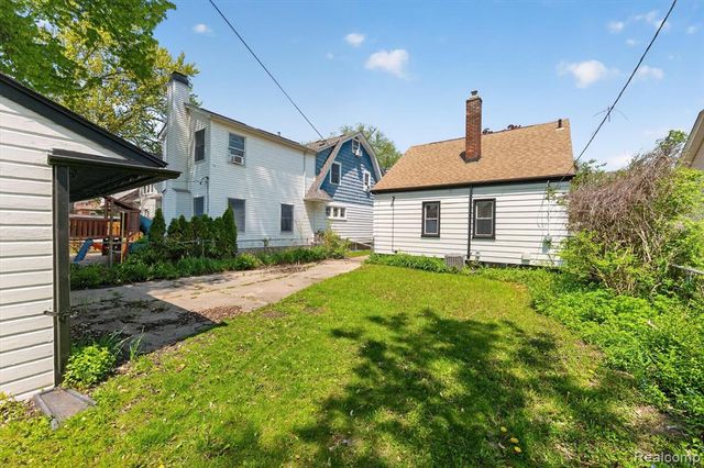 1781 Brys Drive, Grosse Pointe Woods, MI 48236