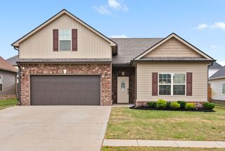 1581 Kestrel Dr, Clarksville, TN 37040