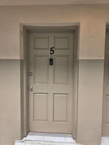 320 W 20th St 5, Hialeah, FL 33010
