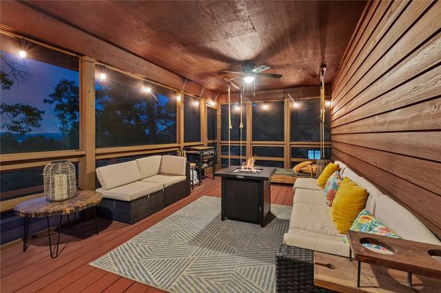 16048 Cypress Lane, Rogers, AR 72756