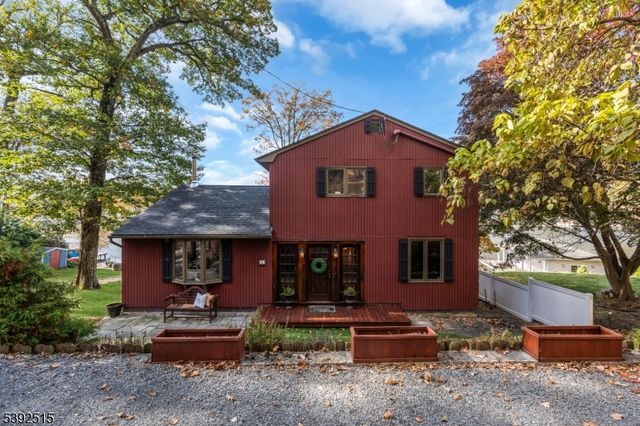 2 Oneida Ave, Hopatcong Boro, NJ 07843