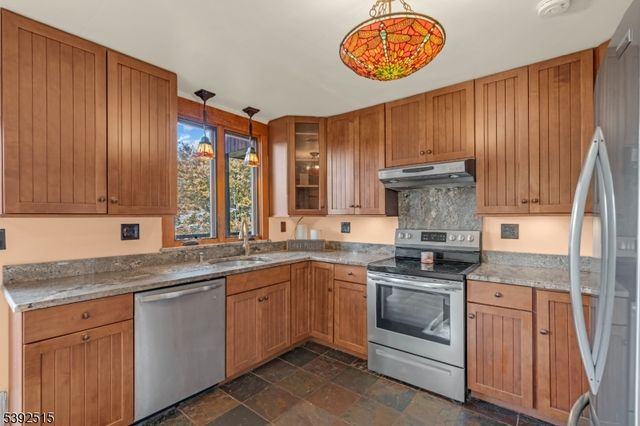 2 Oneida Ave, Hopatcong Boro, NJ 07843