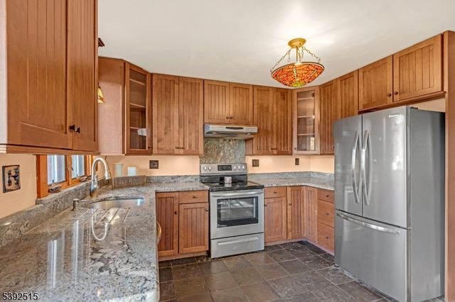 2 Oneida Ave, Hopatcong Boro, NJ 07843