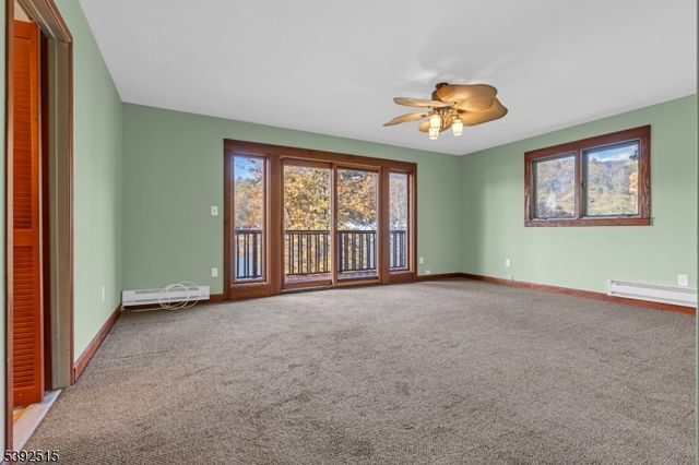 2 Oneida Ave, Hopatcong Boro, NJ 07843