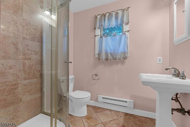 2 Oneida Ave, Hopatcong Boro, NJ 07843