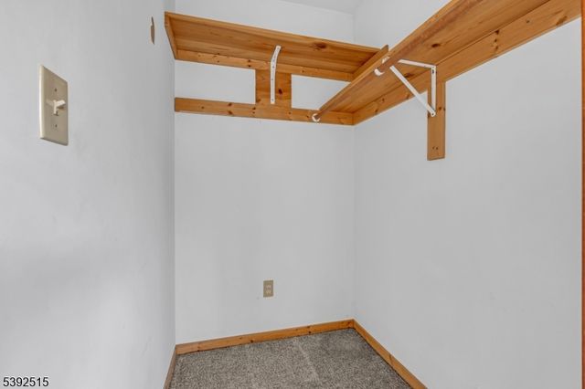 2 Oneida Ave, Hopatcong Boro, NJ 07843