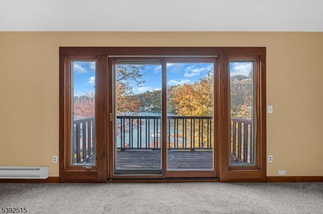 2 Oneida Ave, Hopatcong Boro, NJ 07843