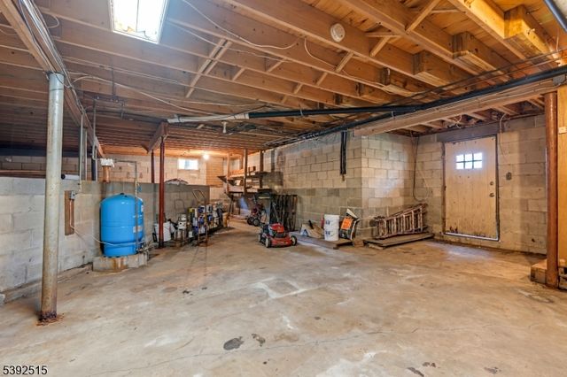 2 Oneida Ave, Hopatcong Boro, NJ 07843