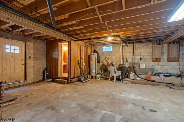 2 Oneida Ave, Hopatcong Boro, NJ 07843