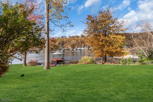 2 Oneida Ave, Hopatcong Boro, NJ 07843