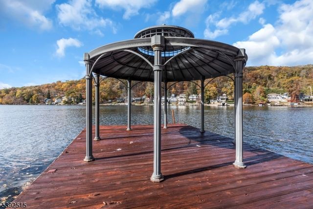 2 Oneida Ave, Hopatcong Boro, NJ 07843