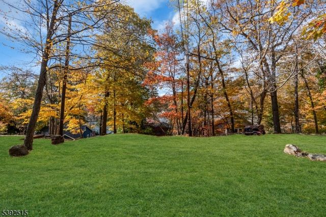 2 Oneida Ave, Hopatcong Boro, NJ 07843