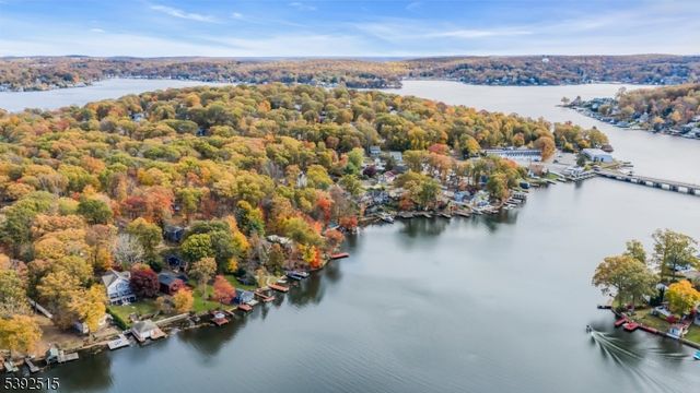 2 Oneida Ave, Hopatcong Boro, NJ 07843