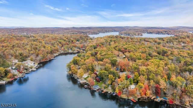 2 Oneida Ave, Hopatcong Boro, NJ 07843